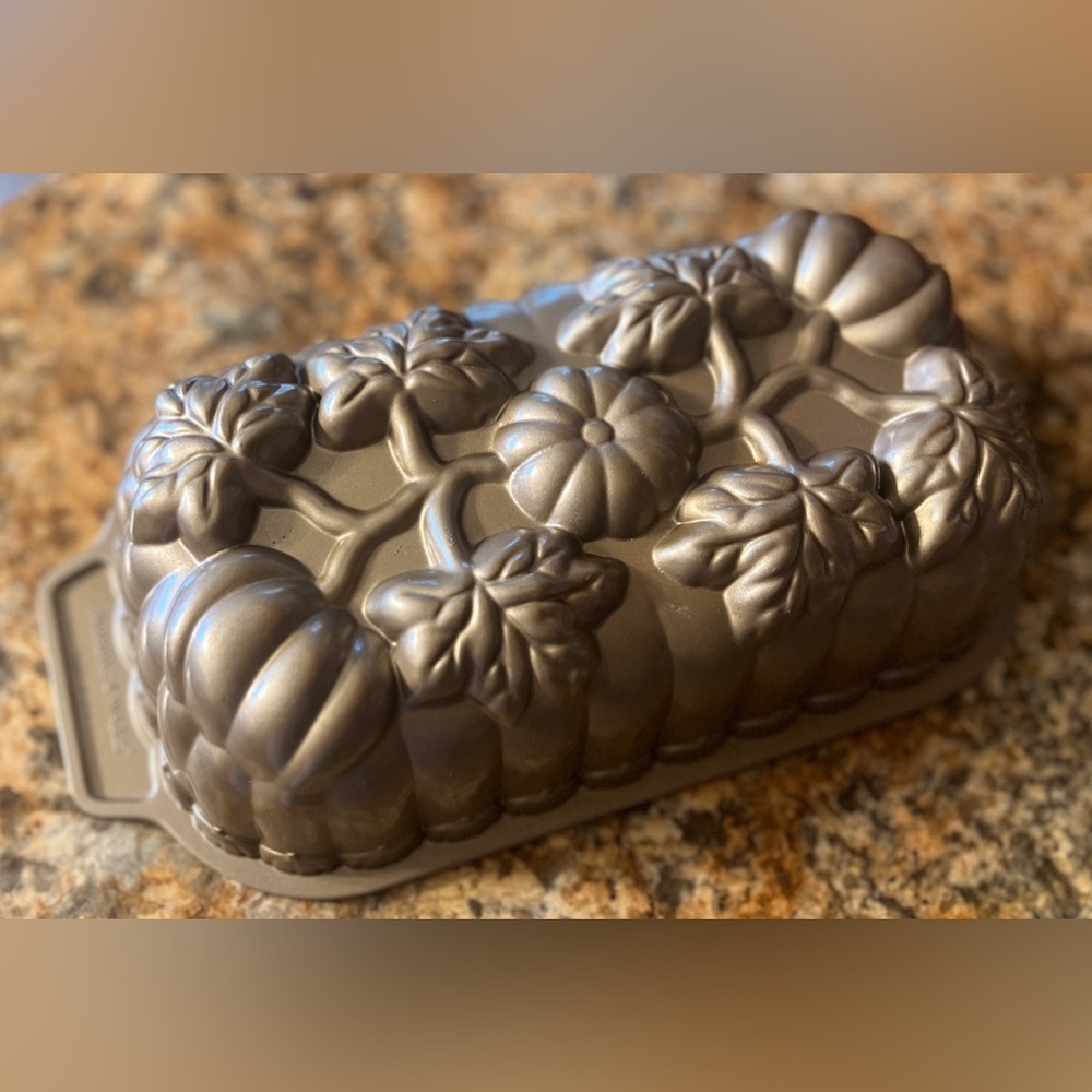 Nordic Ware pumpkin loaf tin pan 1 lb like new